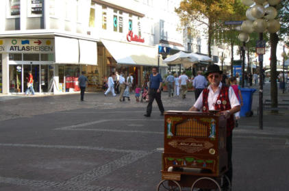 Drehorgel, Leierkasten, Berlin, Drehorgelmusik, Leierkastenmann, Leierkastenspieler, Drehorgelmann, Drehorgelspieler 