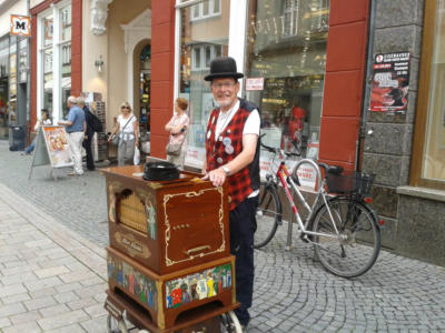 Drehorgel, Leierkasten, Berlin, Drehorgelmusik, Leierkastenmann, Leierkastenspieler, Drehorgelmann, Drehorgelspieler 